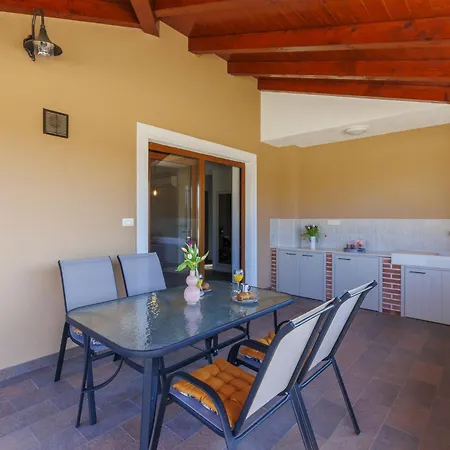 Emili By Interhome * Vižinada