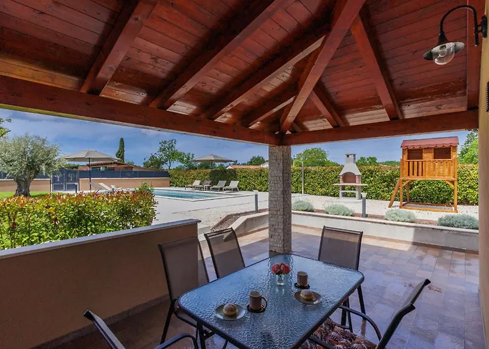 Emili By Interhome Vizinada